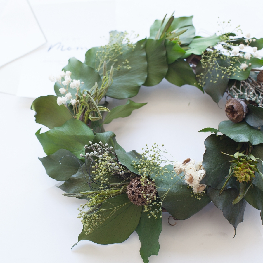 グリーンアイビーと小花のナチュラルリース(プリザーブドフラワー) - 画像 (2)