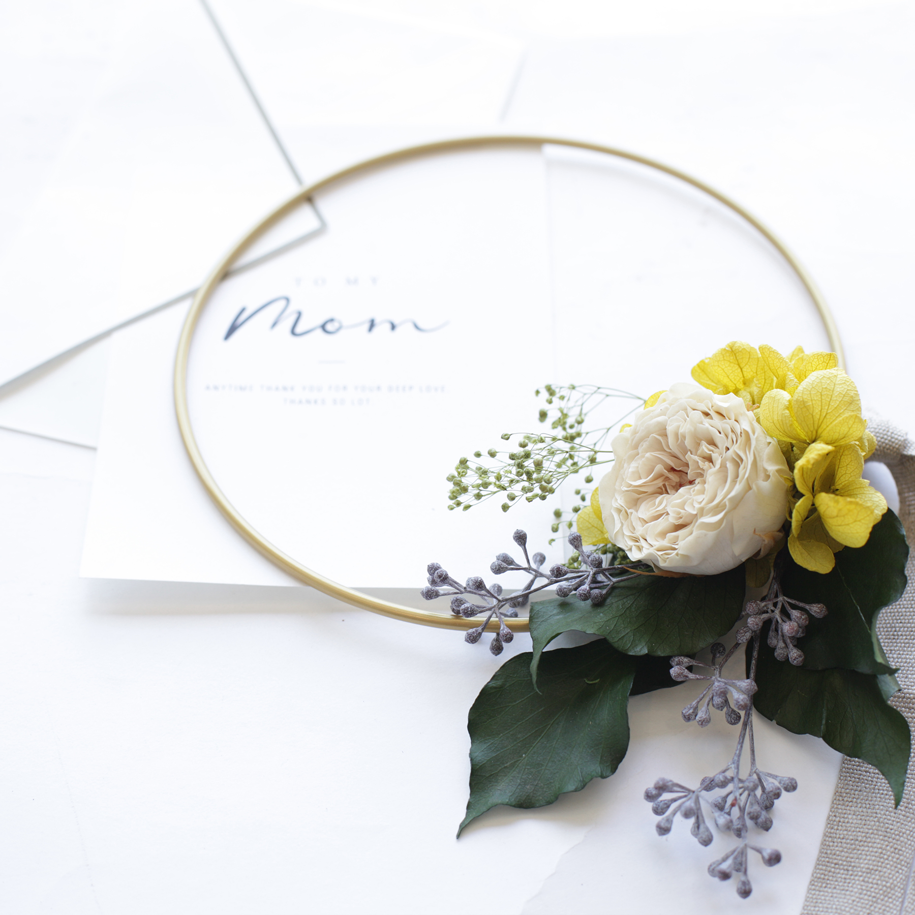 アンティークグリーン バラとあじさいのゴールドリングリース(プリザーブドフラワー) - 画像 (2)