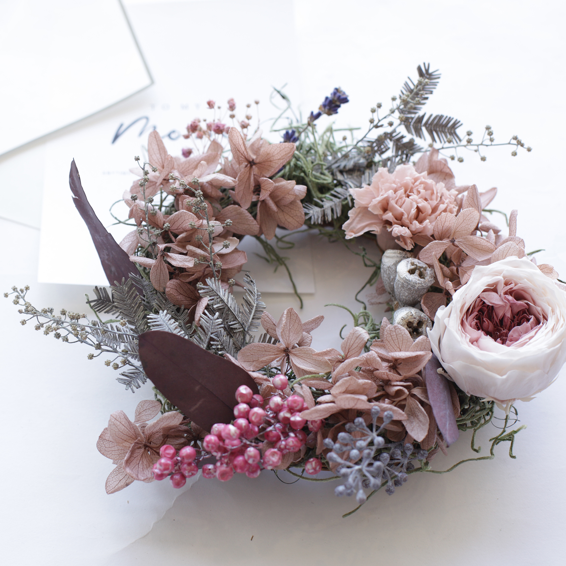 アンティークピンク ミモザとあじさいのリース(プリザーブドフラワー) - 画像 (2)